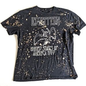 Led Zeppelin Band Tour 1977 Black Destroyed paint splatter t-shirt, size XL